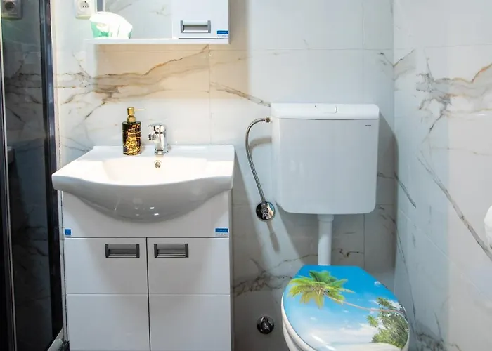 Brvnara Tarski Pogled 펜션 바이나 바슈타