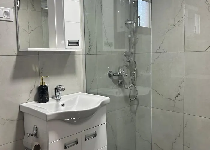 Brvnara Tarski Pogled 펜션 바이나 바슈타